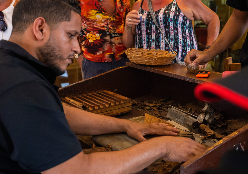 Watching authentic cigar rolling at Espigon factory